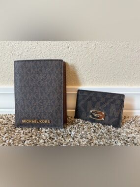 Michael Kors Brown Signature wallet and Card Holder Set